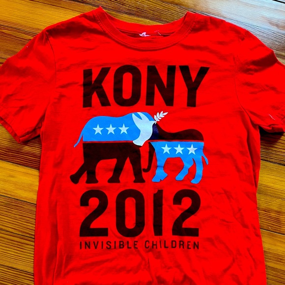 Super Rare Vintage Small Red Kong 2012 Invisible Children T-shirt - Picture 1 of 2